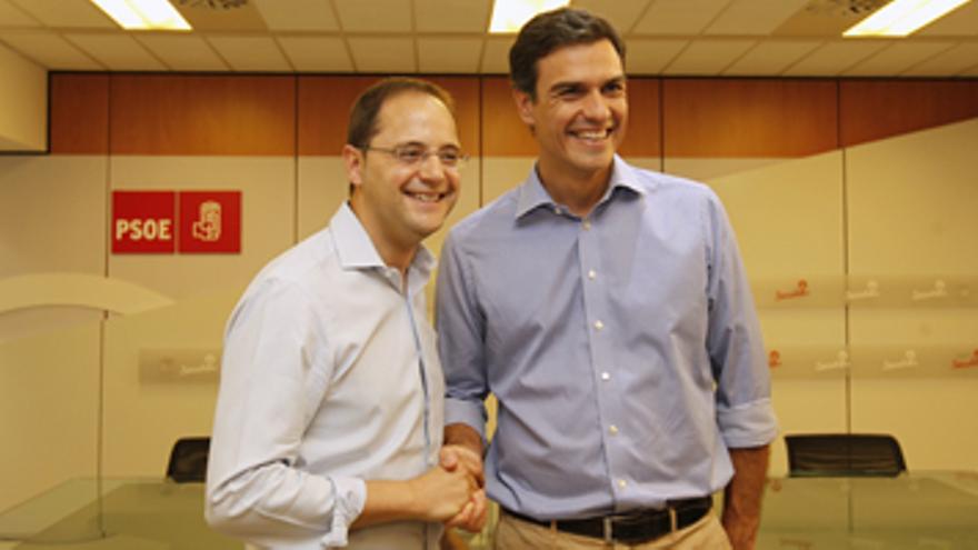 César Luena con Pedro Sánchez, al término de su reunión