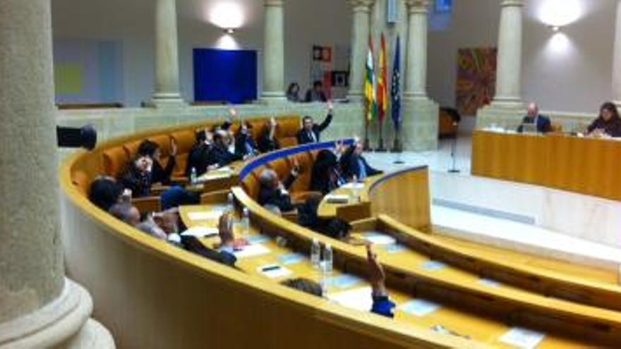 Pleno en el Parlamento de La Rioja