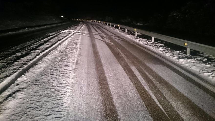 Nieve y hielo en la carretera