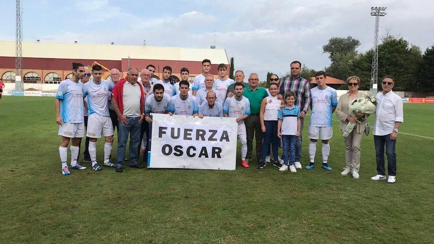 El CD Arnedo apoya a Óscar, el entrenador lesionado