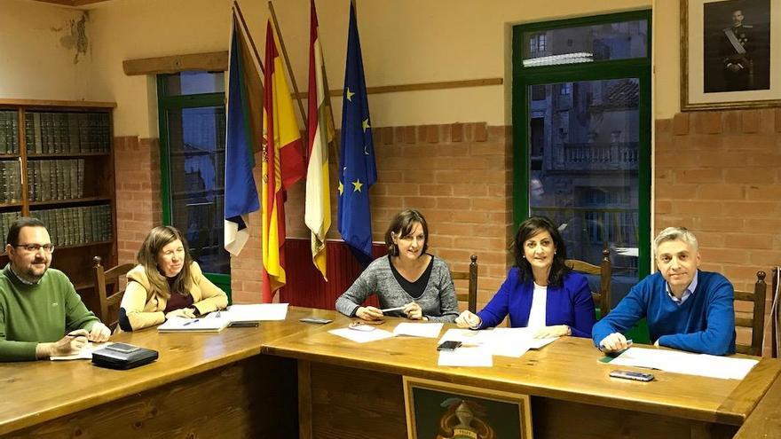 reunión Concha Andreu con alcaldesa de Cervera
