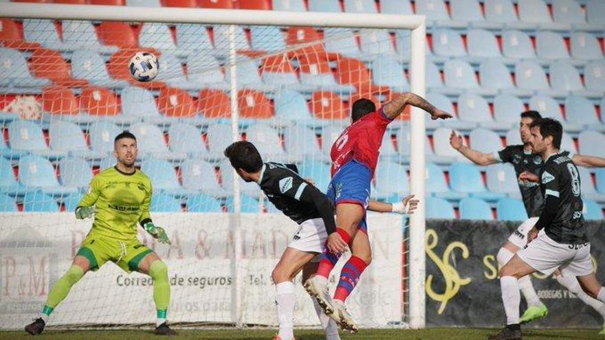 Santamaría marca el gol del Calahorra en el derbi ante la SD Logroñés