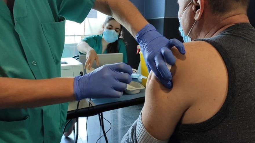 vacunación con AstraZeneca en el Hospital San Pedro