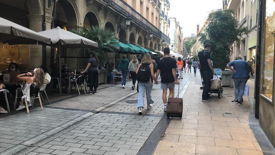 gente con maletas en Logroño