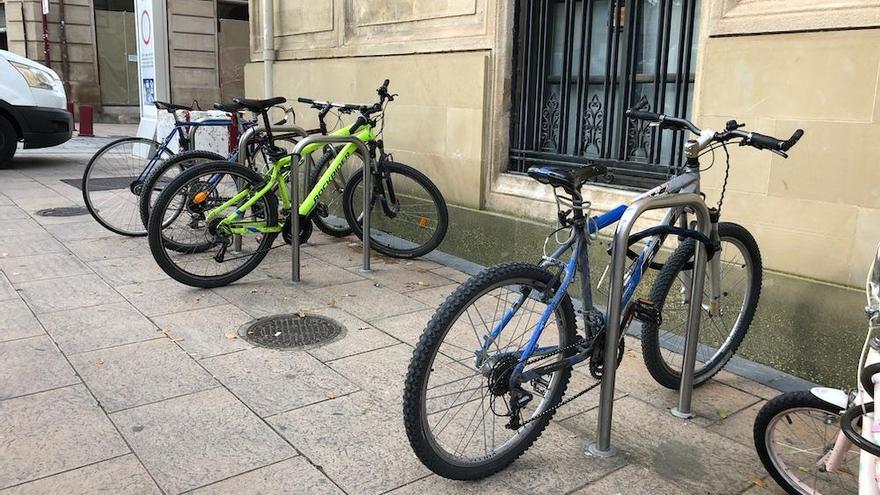 Bicicletas aparcadas junto al IER