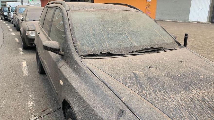 coches con polvo sahariano en Logroño