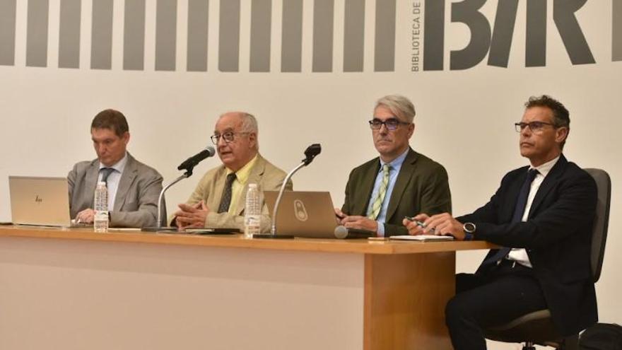 Pedro Uruñuela se reúne con representantes de la escuela concertada