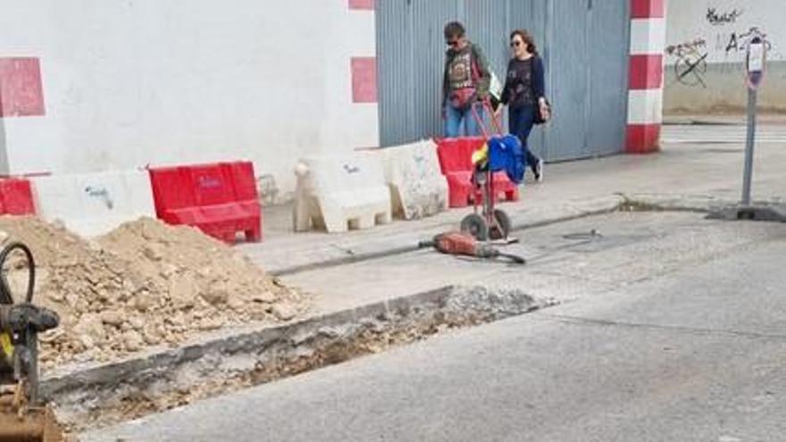 fuga de agua en la calle doctores castroviejo de Calahorra