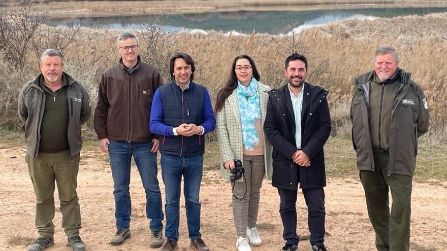 El consejero de Sostenibilidad visita el pantano del recuenco en Calahorra