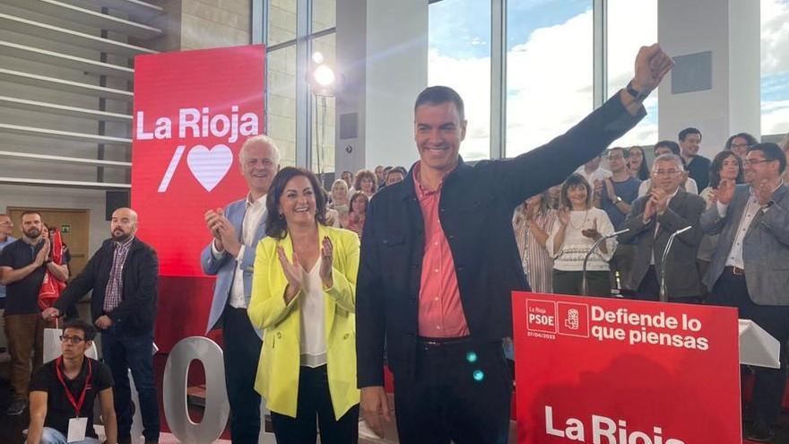 Pablo Hermoso de Mendoza, Concha Andreu y Pedro Sánchez, en un acto del PSOE en Logroño